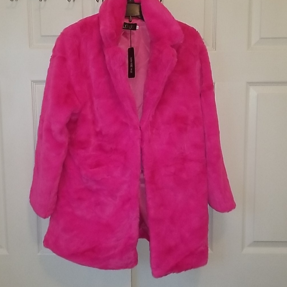 NEW Super cute faux fur coat